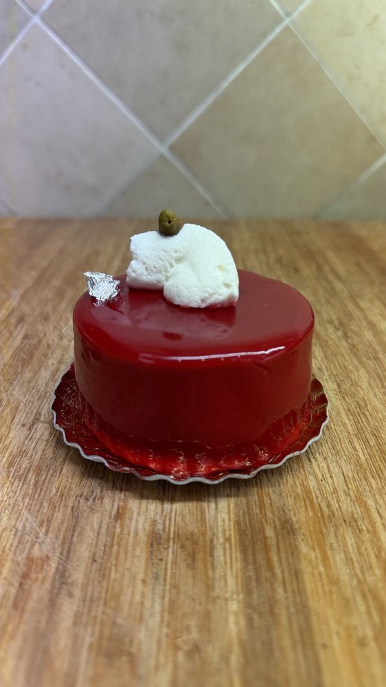 Le Lucas, entremets au glaçage miroir et pointe de chantilly